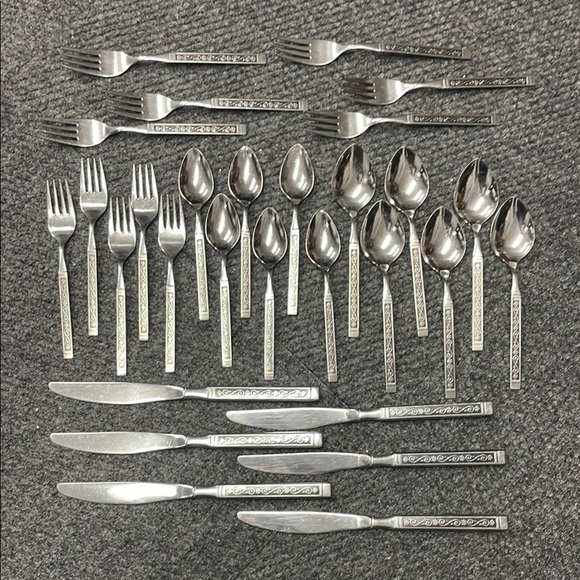 Oneida Spanish Court Lot of 24 flatware serving utensils Sterling Silver - Picture 1 of 7